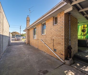 1559 Heatherton Road, Dandenong North VIC 3175 - House For Rent | D... - Photo 5