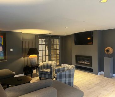 High Street - Photo 2