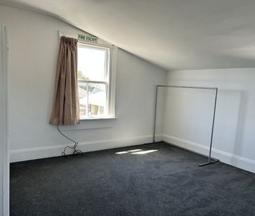 Convenient location - Photo 2