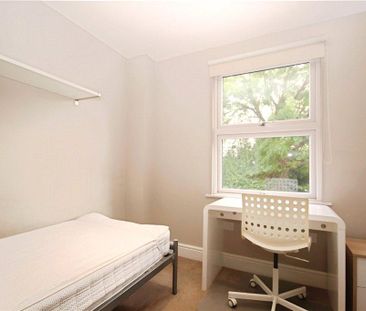 5 bedroom semi-detached house to rent - Photo 4