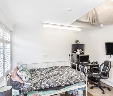 56 Sanway Close, Byfleet - 4 bedrooms Property for lettings - Seymours - Photo 2