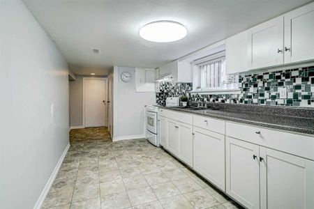 For Lease - 72 Corbett Avenue, Toronto, Ontario - Photo 3