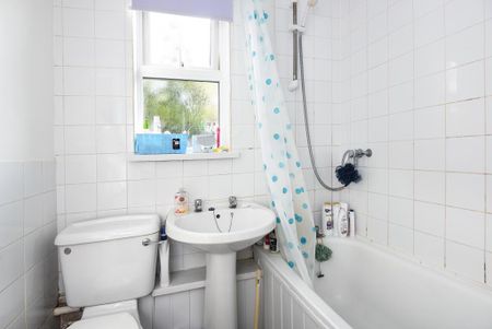 4 bedroom flat to rent - Photo 5