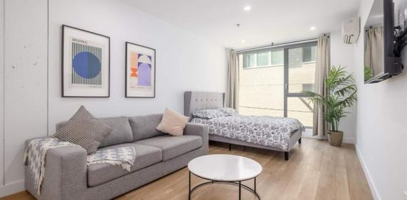 Loft Spacieux au Centre-Ville – Entièrement Équipé et Moderne - Photo 2