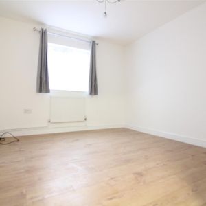 Mead Close, Slough - Photo 2