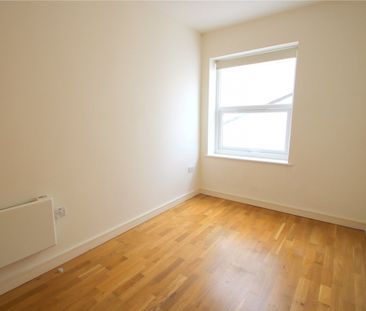 St Johns Lane, - Photo 4