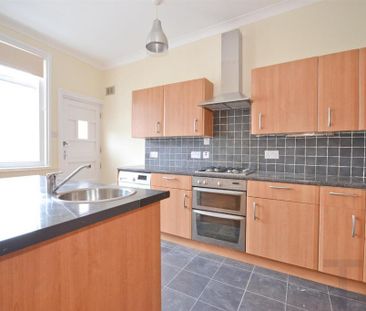 2 bedroom end of terrace house to rent - Photo 5