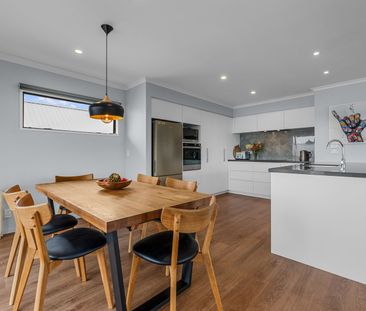 Elevated Family Living with Views - Private & Spacious - Photo 4