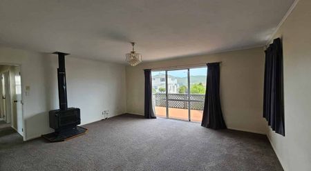 Family Home with Beautiful Views - Photo 5