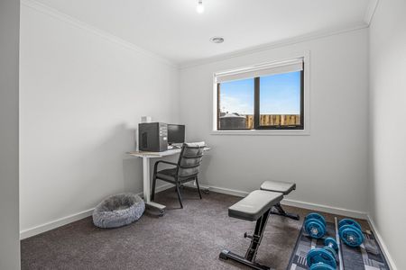 Modern, Low-Maintenance Living in a Convenient Location - Photo 4