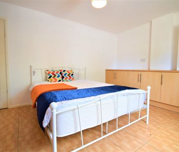 Room in a Shared House, Taylors Green, W3 - Photo 1