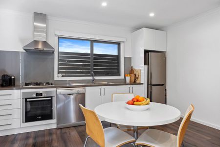 2/98 Mcnamara Avenue, Airport West VIC 3042 - Photo 5