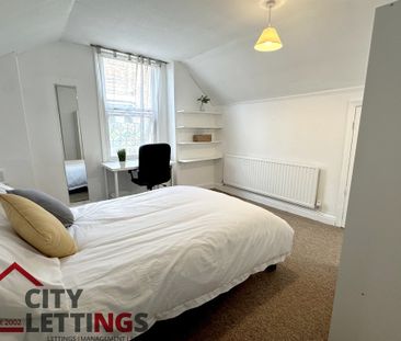 4 Bedroom Mid Terraced House - Photo 6