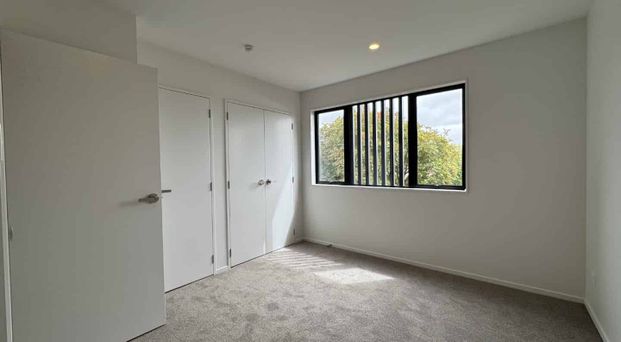 Fresh Living in Māngere Bridge – Space, Style & Superb Location - Photo 1