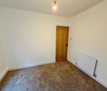 2 bedroom end of terrace house to rent - Photo 6