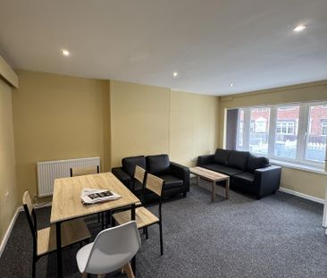 3 bedroom end of terrace house to rent - Photo 2