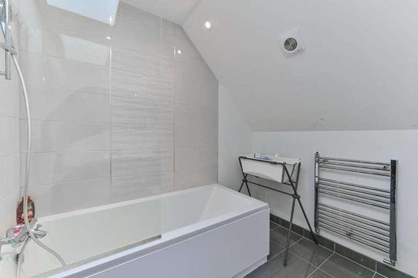 Woodcote Grove Road, Coulsdon, CR5 - Photo 1