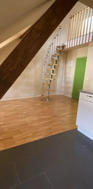 Studio en duplex avec cachet au coeur de Lausanne - Photo 1