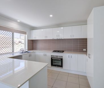 Beautiful Family Home for Rent – Prime Pimpama Location - Photo 1