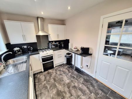 2 bedroom semi-detached house to rent - Photo 3