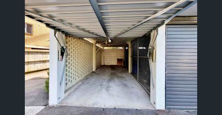 BRIGHT APARTMENT IN ULTRA CONVENIENT LOCATION - Photo 3