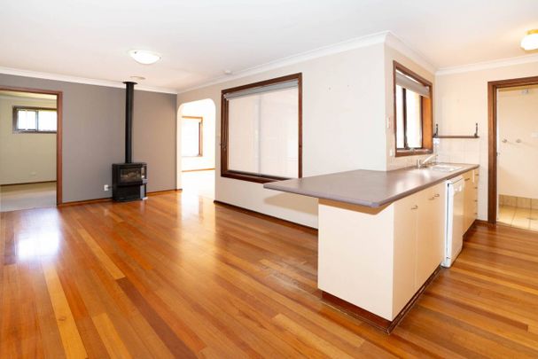 SPACIOUS LIVING AT 13 JEEBA PLACE - Photo 1