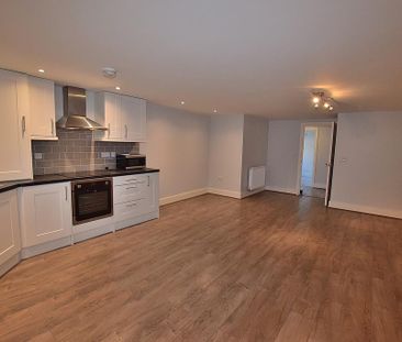 2 bedroom ground floor flat to rent - Photo 3