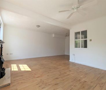 4 bedroom terraced house to rent - Photo 1