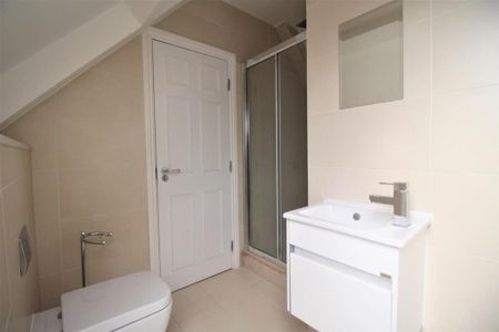 3 bed house to rent in Marlborough Drive, Bushey, WD23 - Photo 4