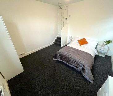 1 bedroom in a house share to rent - Photo 4