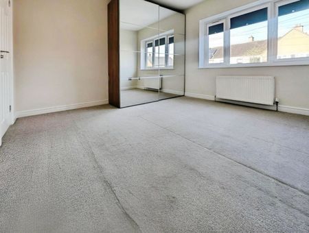 3 bedroom House To Let - Photo 4