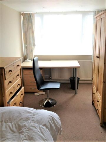 4 bedroom semi-detached house to rent - Photo 3