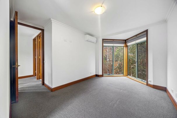 Low Maintenance Unit in Prime Location - Photo 1