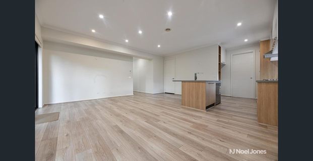 FANTASTIC FIND IN CENTRAL LOCATION - Photo 1