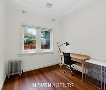 CHARMING TWO-BEDROOM HOME WITH PRIVATE COURTYARD IN PRIME ELSTERNWI... - Photo 6