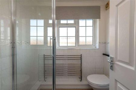 Balmoral Terrace, Sittingbourne, Kent, ME10 - Photo 5