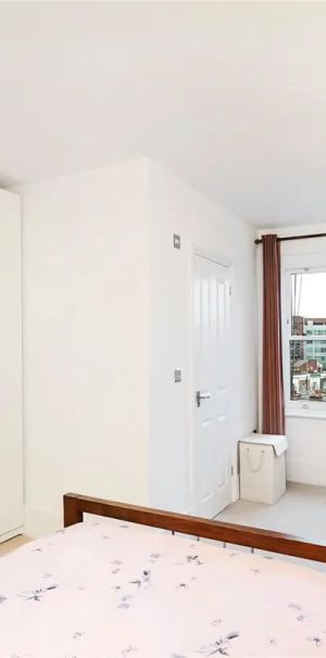 1 bedroom flat in Earls Court - Photo 1