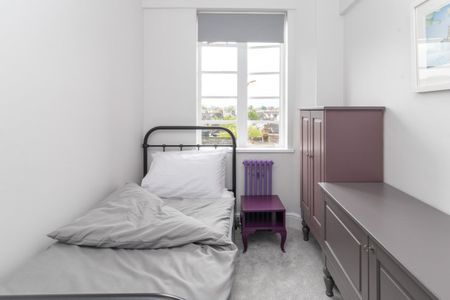 Studio Flat, Du Cane Court, SW17 - Photo 4