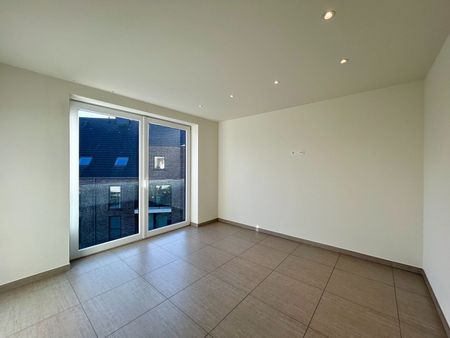 Instapklaar twee-slaapkamerappartement met zicht op stadspark te centrum Roeselare! - Photo 4