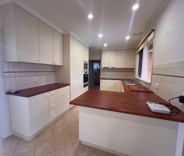 Comfortable Three-Bedroom Home in a Convenient Location - Photo 5