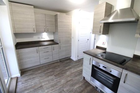 2 bedroom semi-detached house to rent - Photo 5