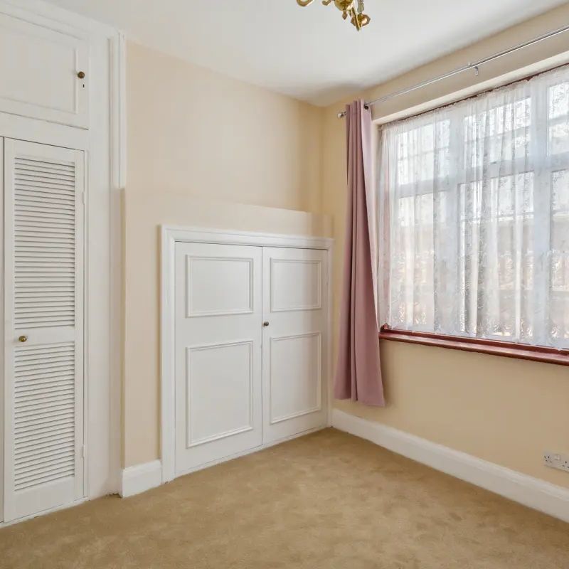 5 bedroom house in London - Photo 1