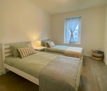 For Lease - 1368 William Halton Parkway, Oakville, Ontario - Photo 2