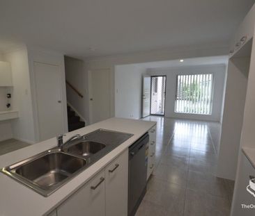 VERY NEW 3 BED TOWNHOUSE FOR RENT - Photo 4