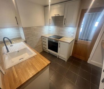 2 bedroom end of terrace house to rent - Photo 4