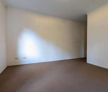 Oversized Apartment with Swimming Pool/Tennis Court in the Block - Photo 3