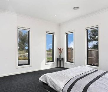 SPACIOUS FAMILY HOME! - Photo 4