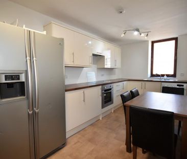 2 bedroom flat to rent - Photo 4