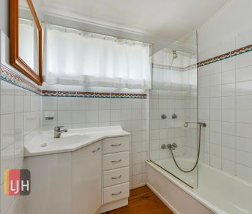 4 BEDROOM HOME IN MITCHELTON WITH AIR CONDITIONING - Photo 5