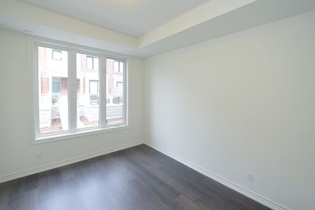 For Lease - 90 Eastwood Park Gardens Unit# 10-4, Toronto, Ontario - Photo 2